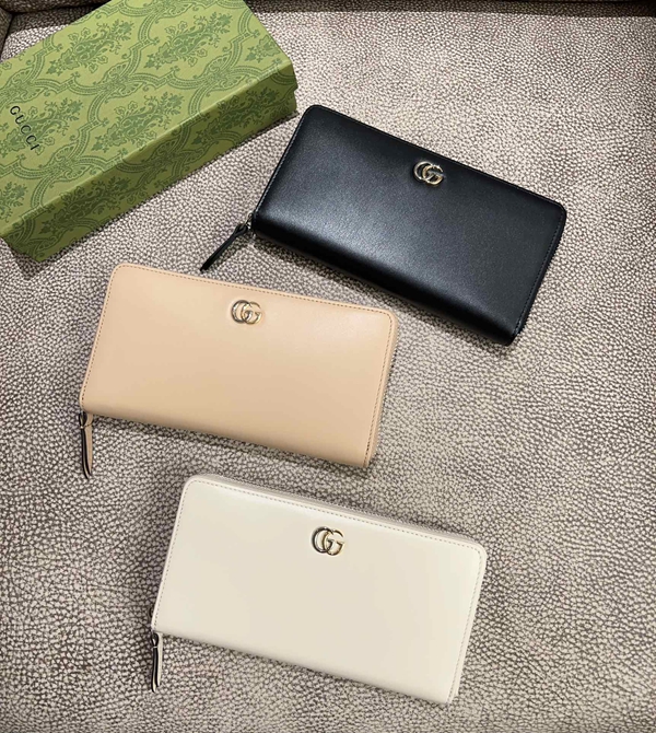 グッチ財布 レプリカ着用イメージ